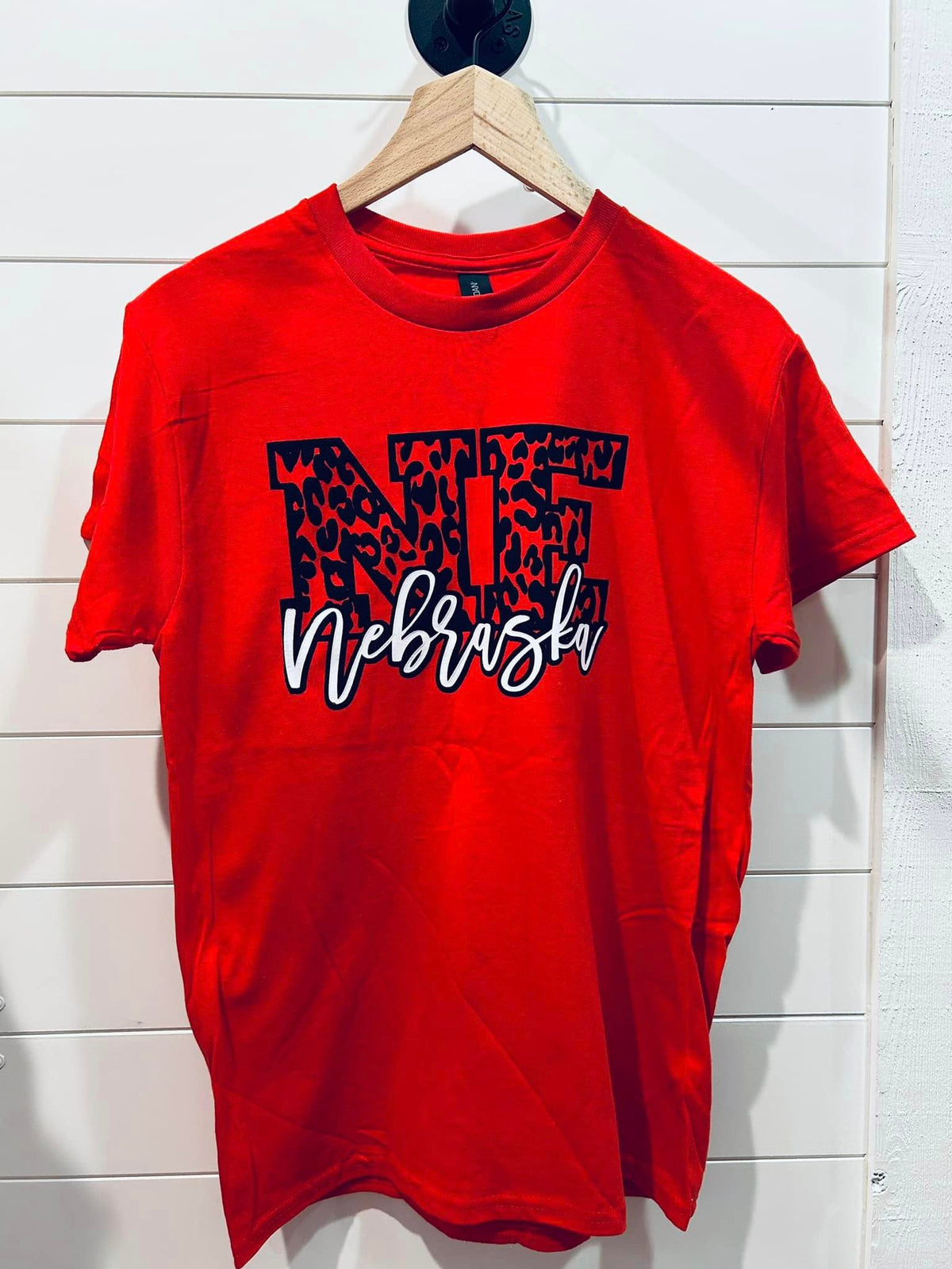 HUSKER CHEETAH GRAPHIC TEE